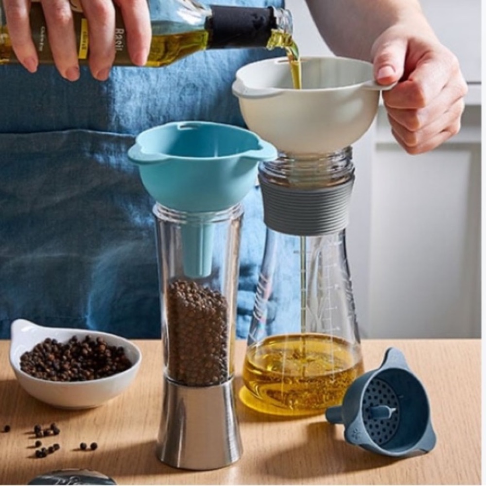 New Pampered Chef Funnels with Strainer